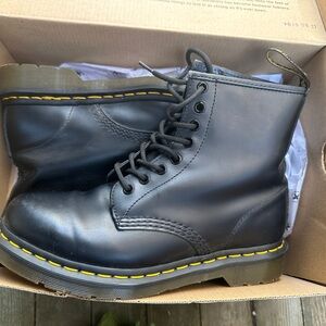 Dr Marten boots size 7 wmns brand new
